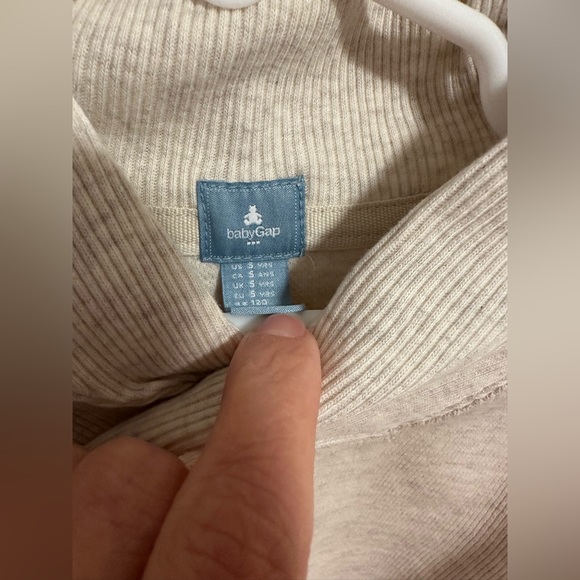 Gap - Picture 2 of 4